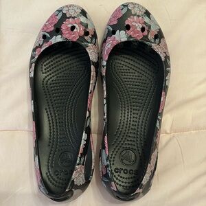 Croc floral flats women’s size 8